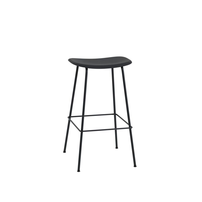 Schwarzer Fiber Bar Stool Barhocker von Muuto, 75 cm hoch, minimalistisches Design mit Fußstütze.